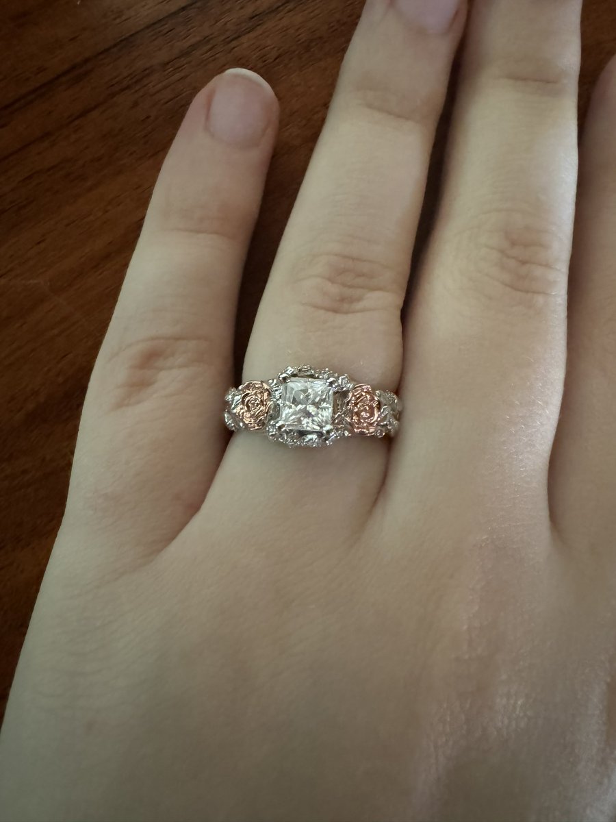 Ich hab heute eine sehr wichtige Frage gestellt bekommen.
Ich hab ja gesagt.
Tausendmal ja!