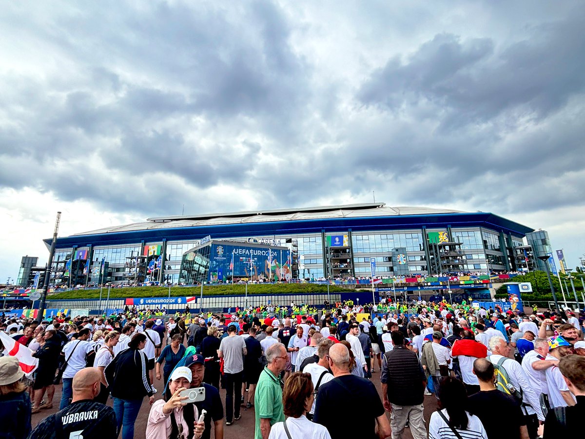 BCAFCBH's tweet photo. Back where it all started in the groups at the Veltins Arena to begin our knockout journey. 

COME ON ENGLAND! 🦁🏴󠁧󠁢󠁥󠁮󠁧󠁿 #Euro2024 https://t.co/XXpbBn3h1I