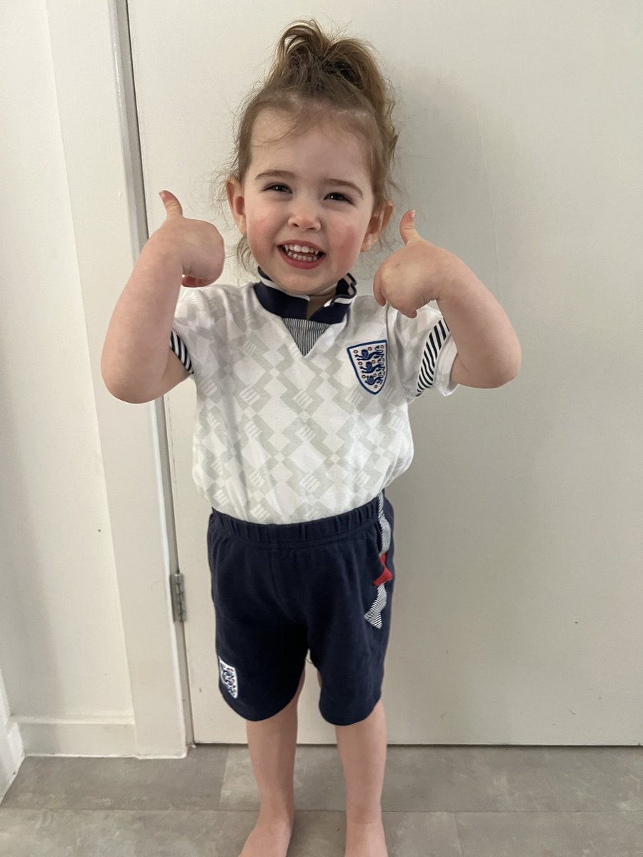 mattymule's tweet photo. All ready for the match 🏴󠁧󠁢󠁥󠁮󠁧󠁿 #SSNThreeLions https://t.co/7rVSJsWyPd