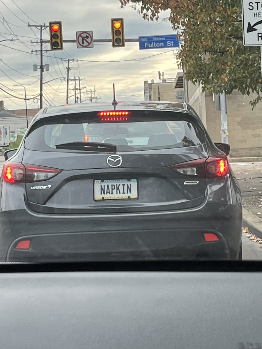 weirdballofaura's tweet photo. 1. i’ve literally seen the subuuwu one before like pretty sure same car and everything? 
2. same https://t.co/f5VkorURvR