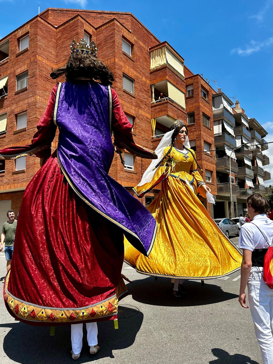 patrilla12's tweet photo. ❤️ Benvinguts a casa Montserrat i Jordi, els Gegants del @poblesecigd 
Gràcies a totes les persones, comerços, entitats, empreses @ajigualada i junta de l'associació per fer-ho possible!!!
Visca Igualada i la seva imatgeria! https://t.co/YYtt9E43Bf