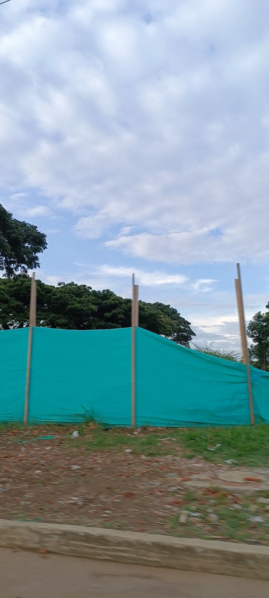 J_Esteban_Ricci's tweet photo. El coliseo en Llano Verde va a quedar poderoso junto al aula de memoria y canchas sintéticas. 

Ví en recorrido q no se ha continuado pavimentación de la Cra. 50 q conecta Llano Verde con Ciudad Córdoba y tampoco la salida hacia av. C. de Cali. 

Ojo! @InfraesCali @MovilidadCali https://t.co/Z9dZUCnmHf