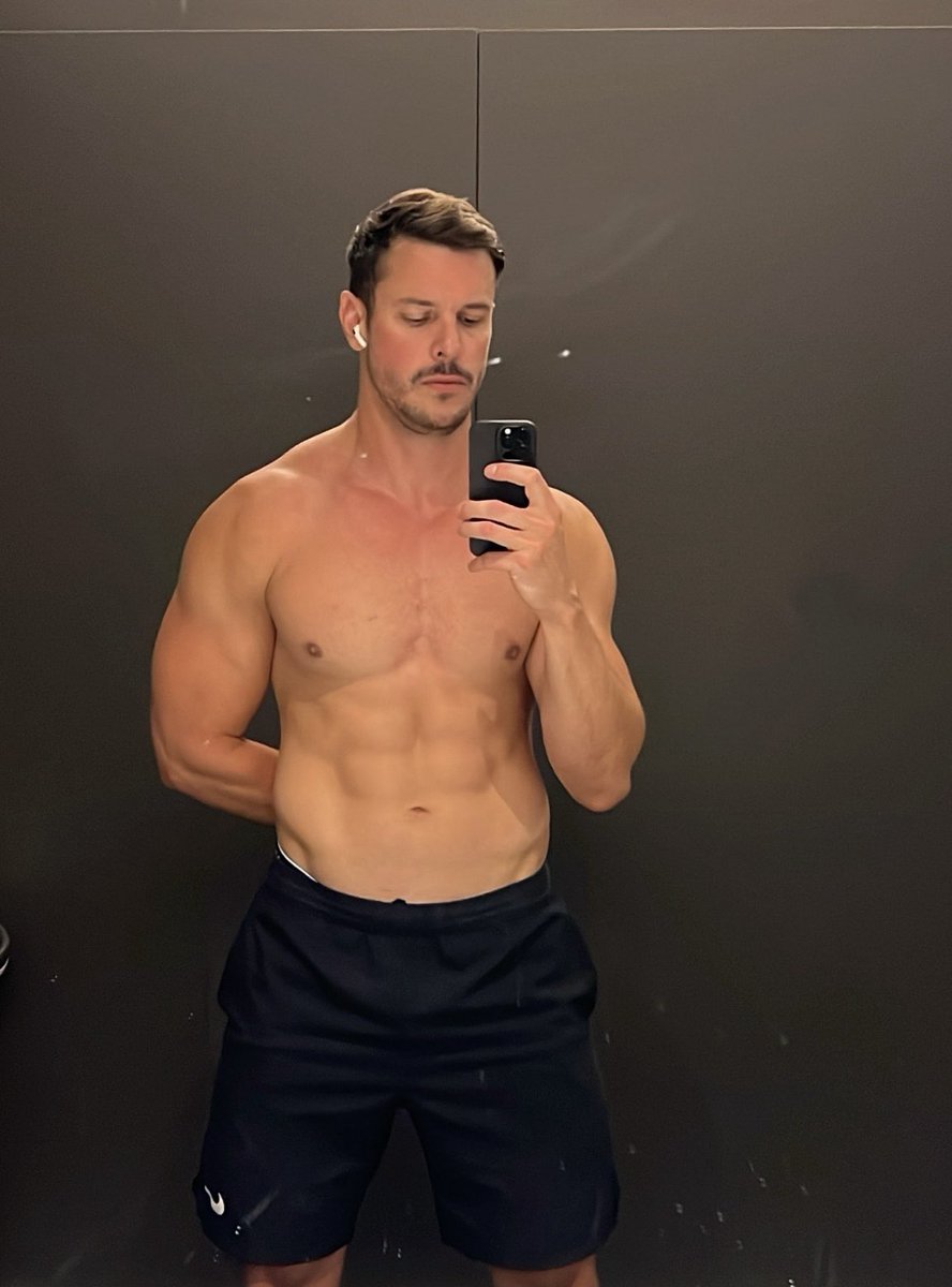 ultimate.simon tweet media