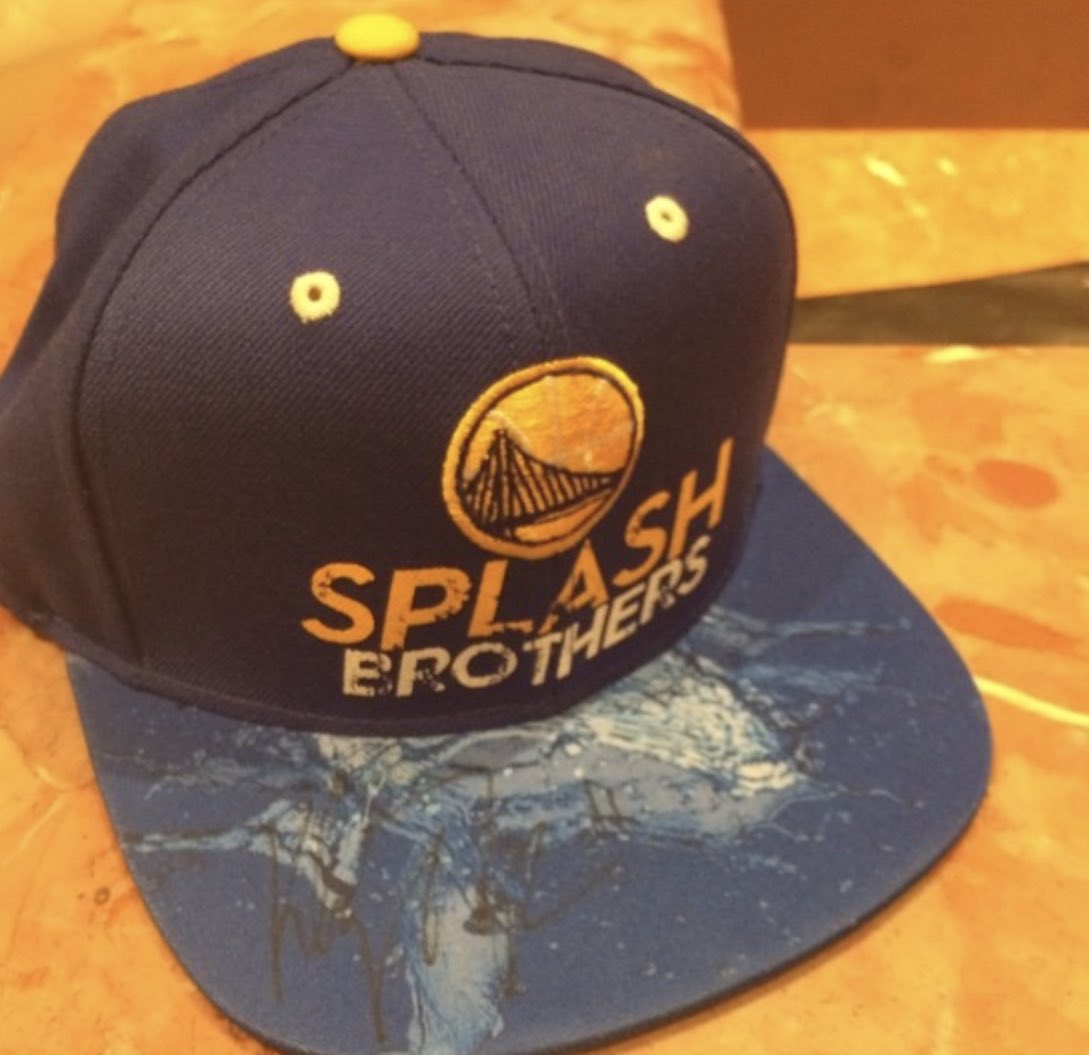 Back in 2014, my bro and I bumped into Klay at a hotel. 

He was kind enough to wait MINUTES for us to get our “Splash Bros” caps for him to sign.

I remember telling him “I’m glad you’re still a Warrior” amidst the KLove rumors.

This hits different this offseason 💔