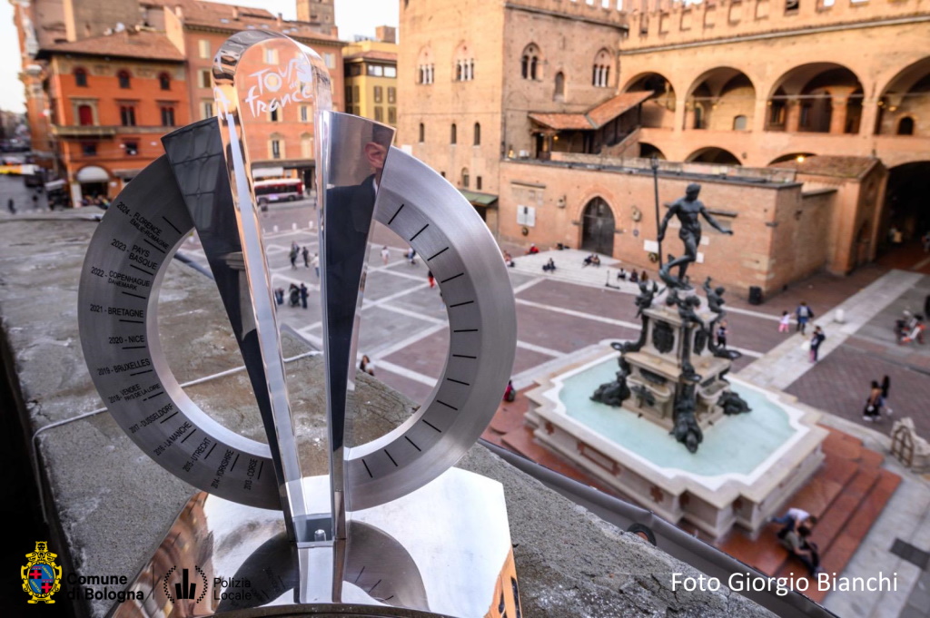 PLBologna's tweet photo. #Bologna #30giugno @LeTour🚴♀️.📢Attenzione📢il percorso in entrata da via A.Mario a tutta via Mazzini fino a P.zza di P.ta Maggiore è riaperto alla circolazione. Il percorso doppio resta chiuso #PLBoTour #PLBologna #viabiliBo @LeTour_Italia https://t.co/4MI0gw8PZT