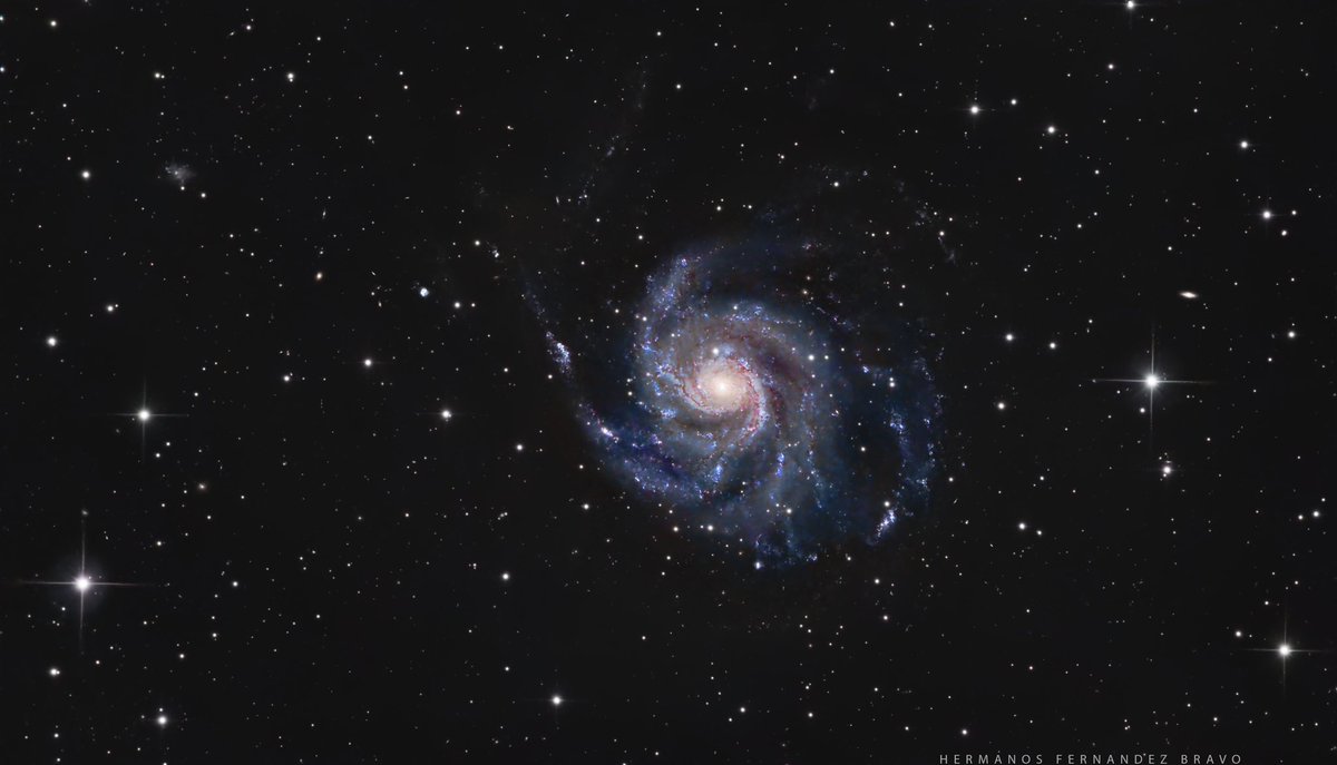 M101.
Autor: Hermanos Fernandez Bravo

28/5/24
Light: 220 de 180"  -10c

Montura: SW EQ6-R  Pro
Tubo: SW 150/750 newton 
Cámara principal: ZWO ASI 585mc PRO
Enfoque: ZWO EAF
Tubo Guiado: SW Evoguide 50ed
Camara guiado: ZWO ASI 120MM-S
Ubicacion: Sierra Norte de Sevilla