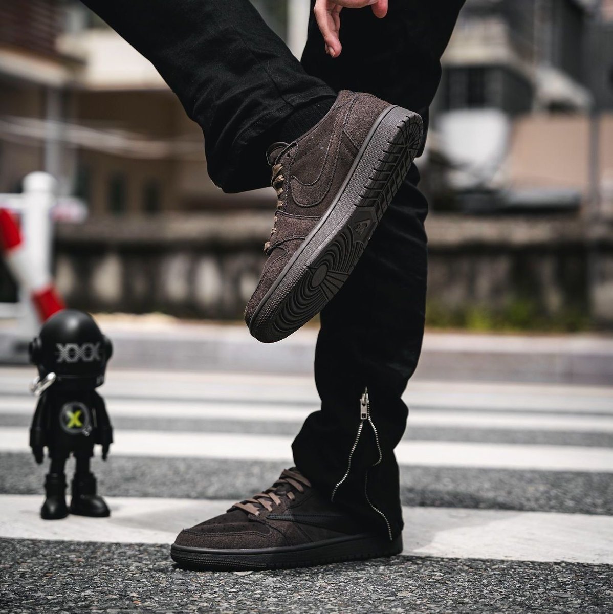ON FOOT LOOK: Travis Scott x Air Jordan 1 Low OG SP 