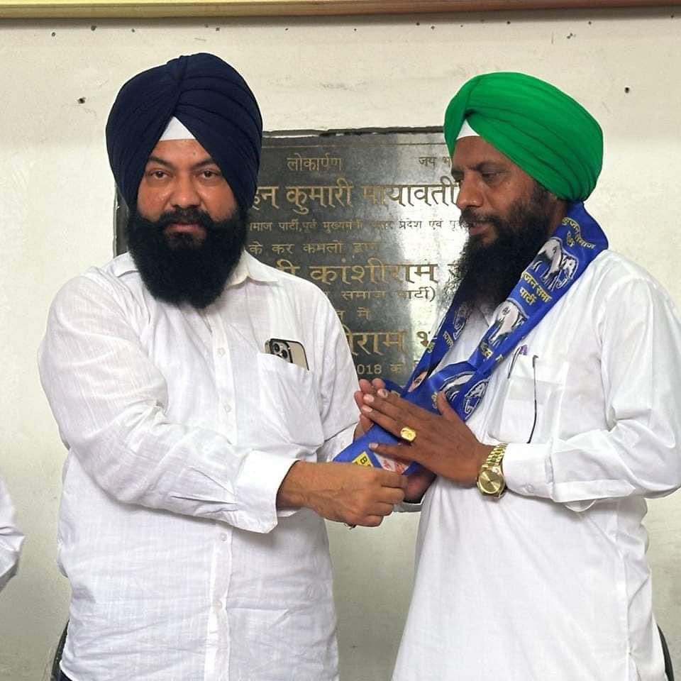 Advt_Arvind's tweet photo. पंजाब मे @bspindia के प्रदेश अध���यक्ष @JasvirSGarhi जी के सानिध्य में आजाद लोकदल पार्टी का बीएसपी में विलय हुआ। इस मौके पर आजाद लोकदल पार्टी के अध्यक्ष सुरजीत सिंह ने अपने समर्थकों के साथ बीएसपी को मजबूत करने का संकल्प लिया। इस मौके पर दोनो दलों के नेता मौजूद रहे।
#BSP #Mayawati https://t.co/HqCCs0h4L1