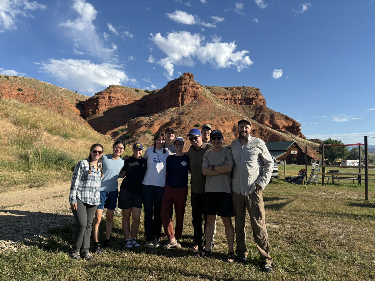 Happy campers! 2024 #CretaceousBighornProject crew w/ Late Triassic Chugwater Fm in background. <a href="/UMichPaleo/">UM Paleontology</a> <a href="/MichiganEarth/">Michigan EARTH</a> <a href="/uageosci/">University of Alabama Geological Sciences</a> <a href="/UFGeology/">UF Geology</a> <a href="/HZMFulghum/">Henry Fulghum</a> <a href="/AnnaLWisniewski/">Anna Wisniewski</a> <a href="/isopaleolab/">Iso Paleo Lab</a>
