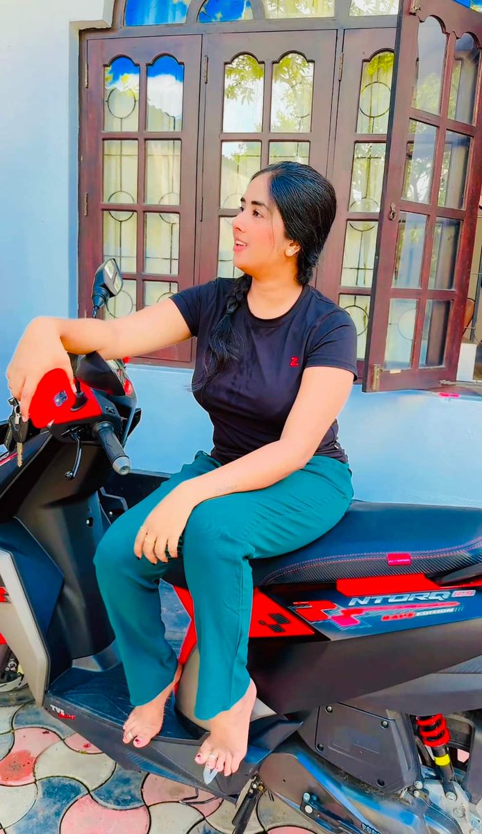 தூக்கி எறிந்தவர்களும் 
உன்னை தேடி வருவார்கள் 
உன்னிடம் பணம் இருந்தால் ..! 
அள்ளி அணைத்தவர்களும் தள்ளி போவார்கள் 
உன்னிடம் பணம் குறைந்தால் ..