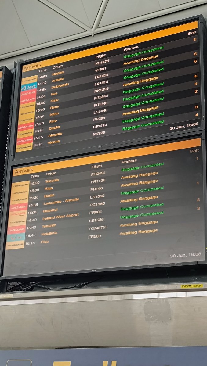IstanbulTim's tweet image. 1h20mins since we landed @STN_Airport from Ankara, where is our luggage, utterly useless airport as per usual