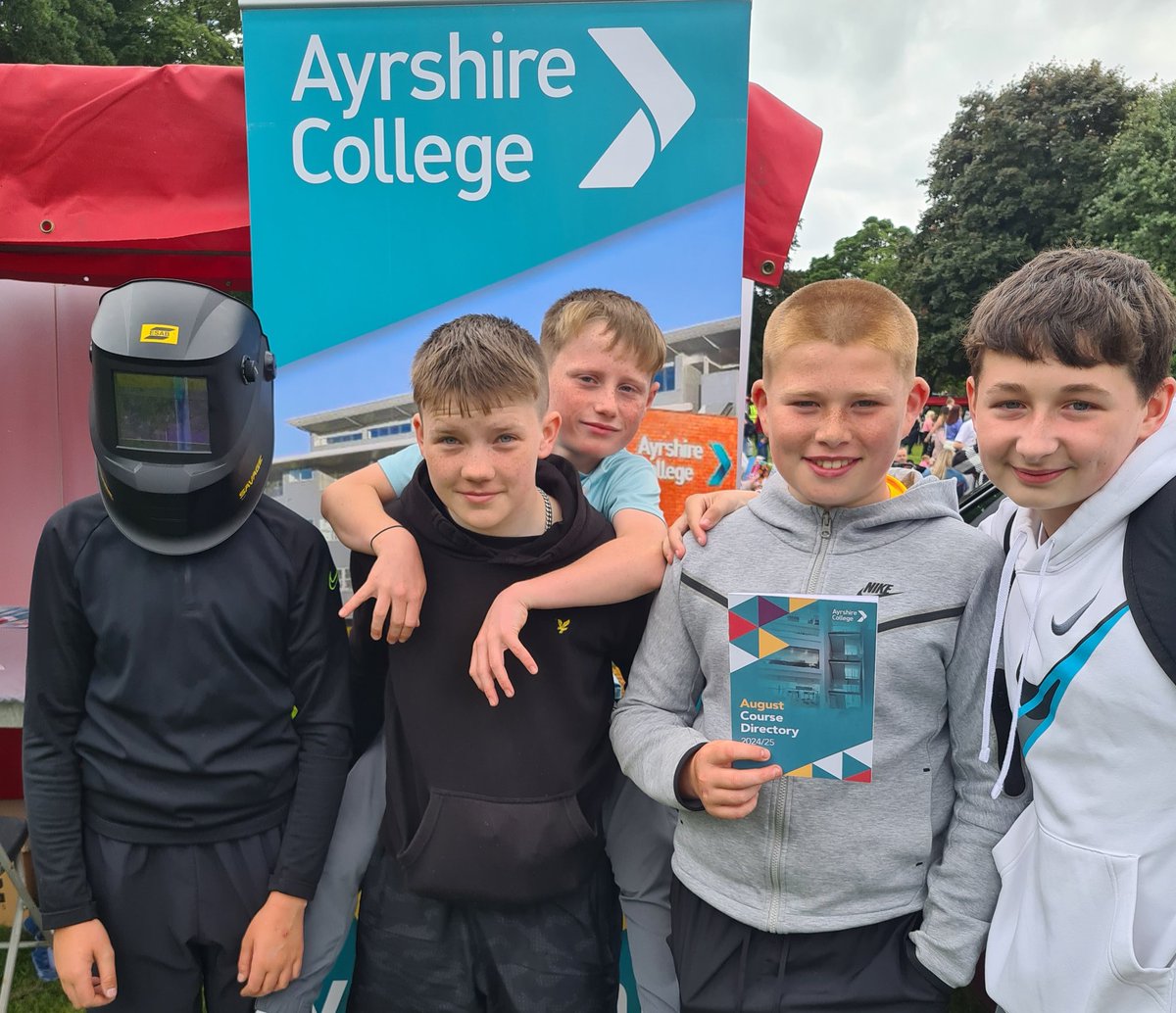 AyrshireColl's tweet photo. What a great turnout at the Kilmarnock Fair Festival. Well done  @MakeKilmarnock for organising such a fantastic event 👏 We had lots of fun engaging with the towns young people and hope to welcome many of them through our doors in the future 🙂 https://t.co/MLxCMY5MwC