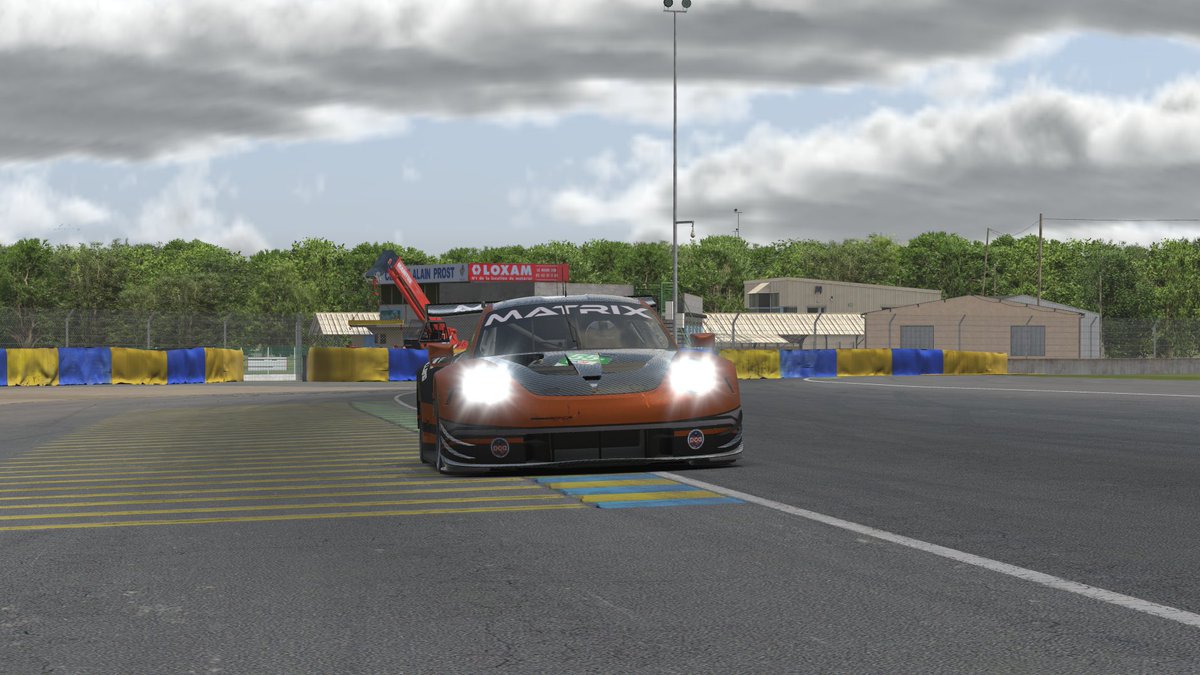 pcasimracing's tweet image. Just an hour to go in the #PCA24, and standings are tightening:

GTP: ST Racing Esports #38
GTE: Matrix Bronze
GT3: SOELPEC Precision Racing

Only 3 competitors have dropped out of the race. Catch the last hour now: youtube.com/watch?v=SnZb2L…

#PCASimRacing
@PCANational 
@RaceSpotTV