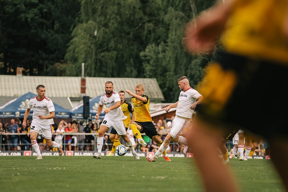 DynamoDresden's tweet photo. Gelungenes Testspielwochenende! Wir gewinnen das zweite Testspiel der Sommervorbereitung mit 5:1 gegen den FSV Neusalza-Spremberg. Danke an alle Dynamo-Fans, die live dabei waren. Es war ein rundum gelungener Nachmittag im Dynamoland! 👏👉 https://t.co/zp042qaM2o #FSVSGD #sgd1953 https://t.co/H17L2x1kBq