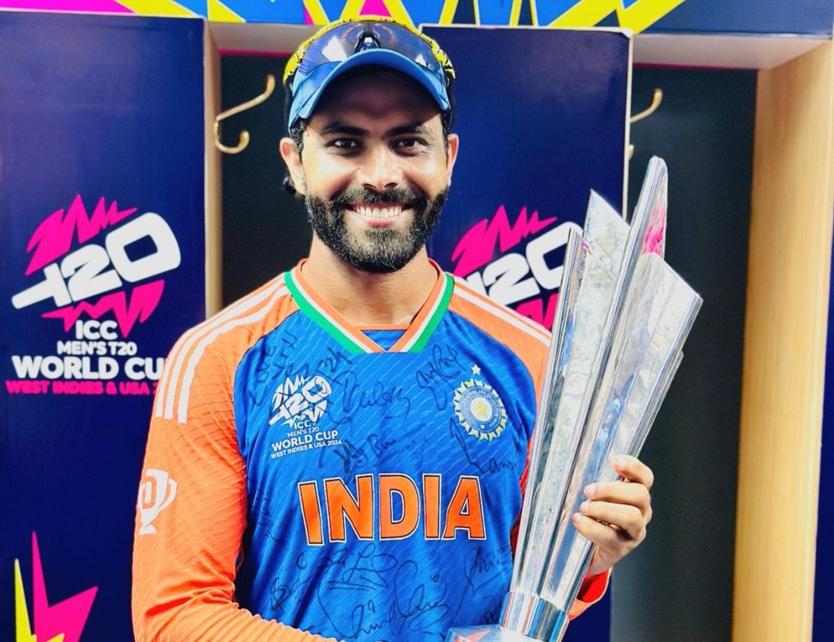 RLPIND's tweet photo. #T20WorldCup2024 में चैंपियन भारतीय टीम के कप्तान रोहित शर्मा, विराट कोहली, रविंद्र जडेजा ने T20 से संन्यास ले लिया है!

#RohitSharma &amp; #ViratKohli के शानदार खेल ने देश का मान-सम्मान बढ़ाया तथा बेहतरीन ऑलराउंडर #RavindraJadeja ने भी भारत के लिए शानदार प्रदर्शन किया। 🙏🏆🇮🇳
@BCCI https://t.co/KQlA63gsqC