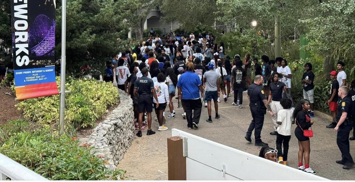 CoasterCreature's tweet photo. Just need to go on record and say Busch Gardens DID prepare for this idiotic TeenTake Over EVEN after they supposedly canceled the invasion. 

There were extra security staff and Tampa Police on property all day.   The one video of one location going around with one guard is https://t.co/i5oymz1b2v
