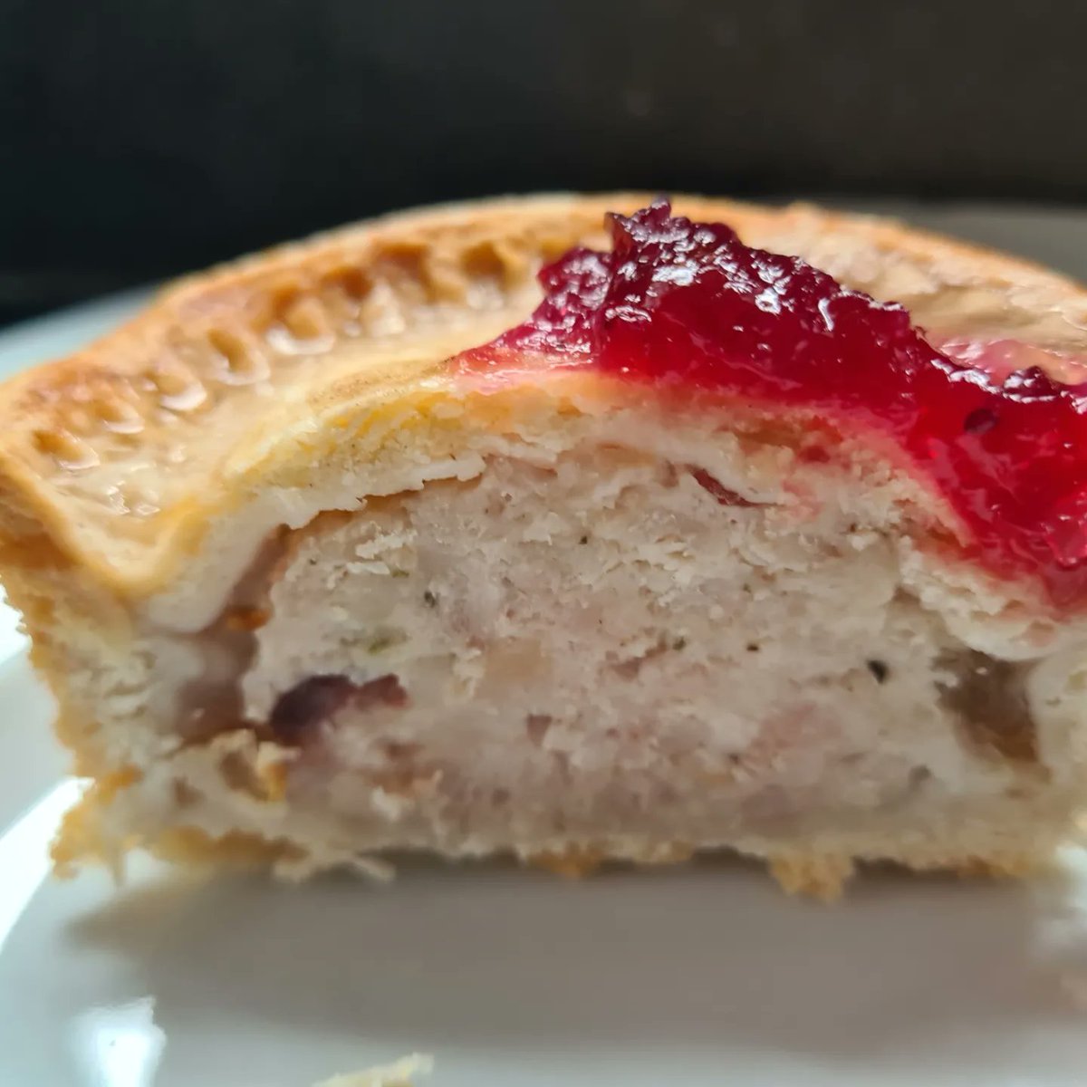 thelifeofpies's tweet image. Ashlea Farm Turkey &amp;amp; Cranberry Pie (£1.95) The pastry smells gorgeously fresh, with jelly on top as well as cranberry. Plenty jelly,  pleasant balance of pork and turkey mince, giving it a lighter filling than a standard pork pie. #porkpie #turkeypie