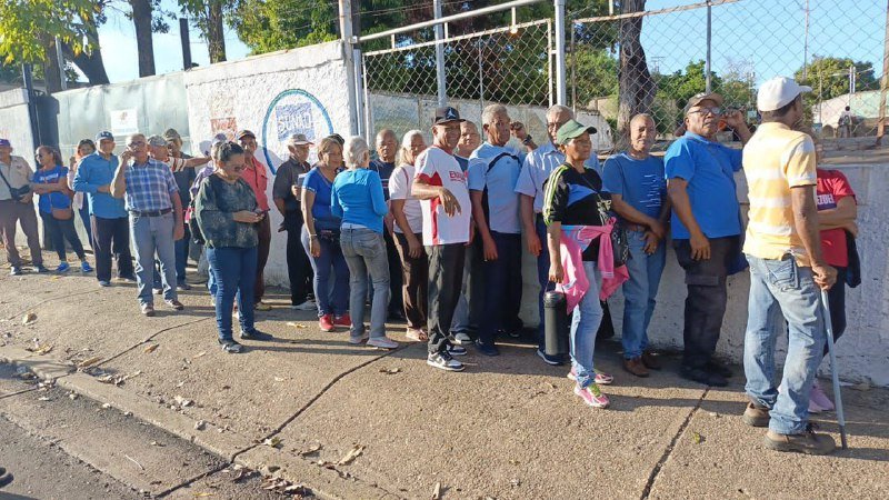 Nuestro pueblo!! Avanzando por nuestra mejor Venezuela dándolo todo por la paz de nuestra patria.

#SimulacroPorLaPaz