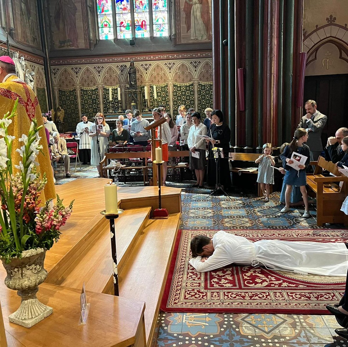 92notredame's tweet photo. Images de l’ordination du Fr. Jerôme Dejoie lc à ND de Boulogne
« Cher Jérôme et vous tous, frères et sœurs, rendons grâce pour la célébration de ce jour qui nous remet devant notre appel à vivre en serviteur de la vie dans la foi au Christ » @MgrMRouge 
https://t.co/hFd4LIlByP https://t.co/Toh7JkLgs1