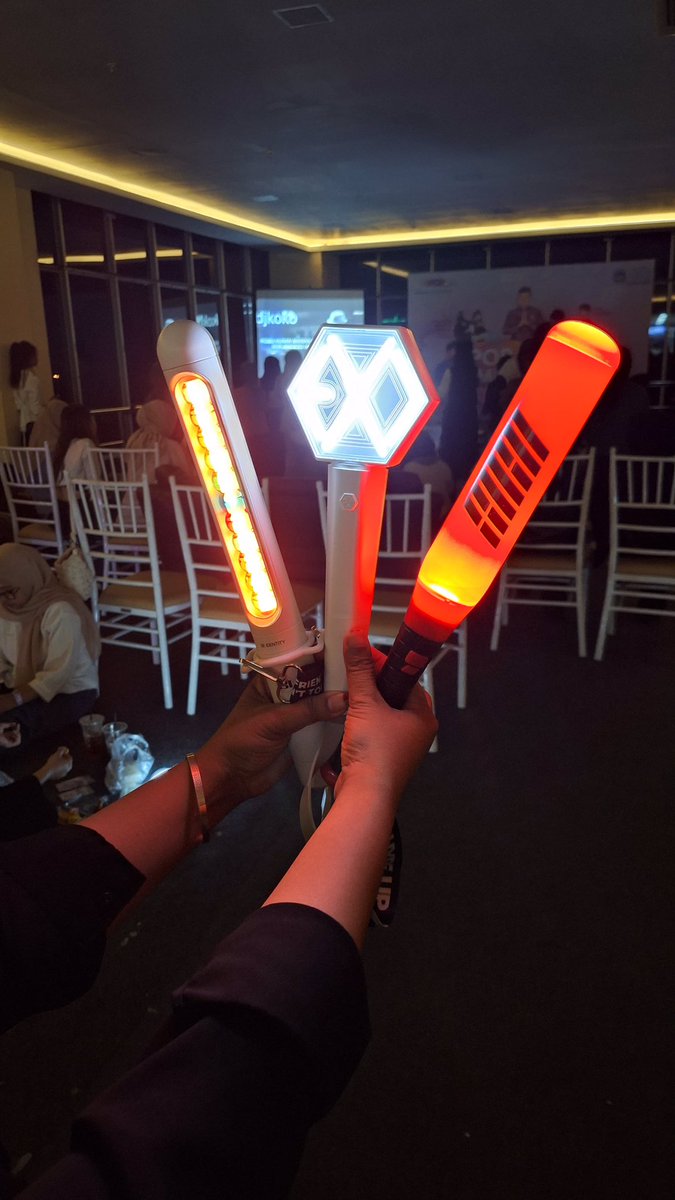ichaciing's tweet photo. Lighstick broken home 🥀 https://t.co/rEQSztR1Z1