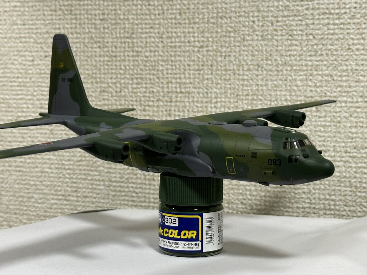 sez510's tweet photo. デカール貼り、クリア塗装完了です。
空中給油口はF-2のデカールを使用しました。インテークもいい感じです。
残りアンテナ類を仕上げます。6月完成できなかった…。7月こそ完成させるびょん！！
#144スケモ https://t.co/QKcTL174iy
