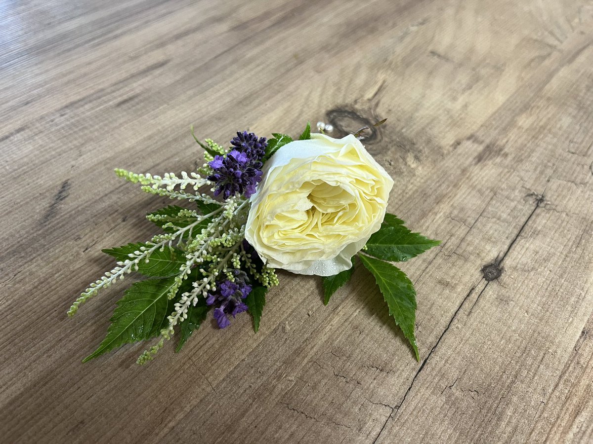A shower bouquet for yesterday’s bride. 

White Vuvuzela Garden Roses, Thlaspi Green Bell, Lilac Veronica, 
Lilac Scabious, Lilac Lisianthus,  Astilbe Washingthon, Lilly of the Valley. Fresh lavender. Populus.
