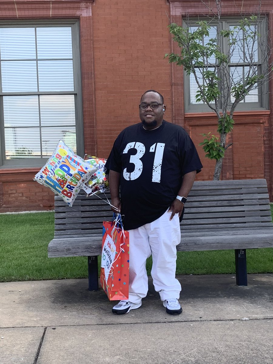 MickeyD_1820's tweet photo. Happy 31th Birthday to myself and thank you god for another blessed day 🥳❤️♋️🙏🏽🙌🏼👈🏼…! #Birthdayboy #est1993 #Canceeseason #31Birthday #BirthdayCelebration  #Happysunday https://t.co/kQfcotI69y
