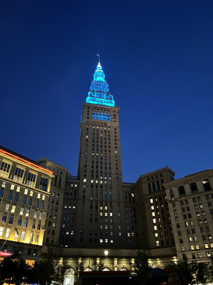 More pictures of the amazing lighting in Cleveland yesterday! The Severance Hall also lit up teal! #WorldSclerodermaDay #SclerodermaMatters