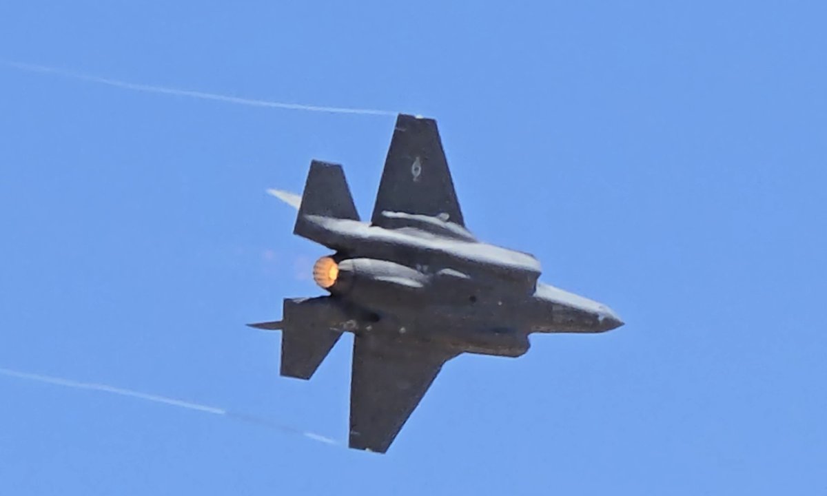 sugarpoultry's tweet image. Yesterday&apos;s @F35demoteam 🔥 #F35 #F35lightning #utah #WarriorsovertheWasatch #hillafb #airshow #airforce #S24 @SLCScanner