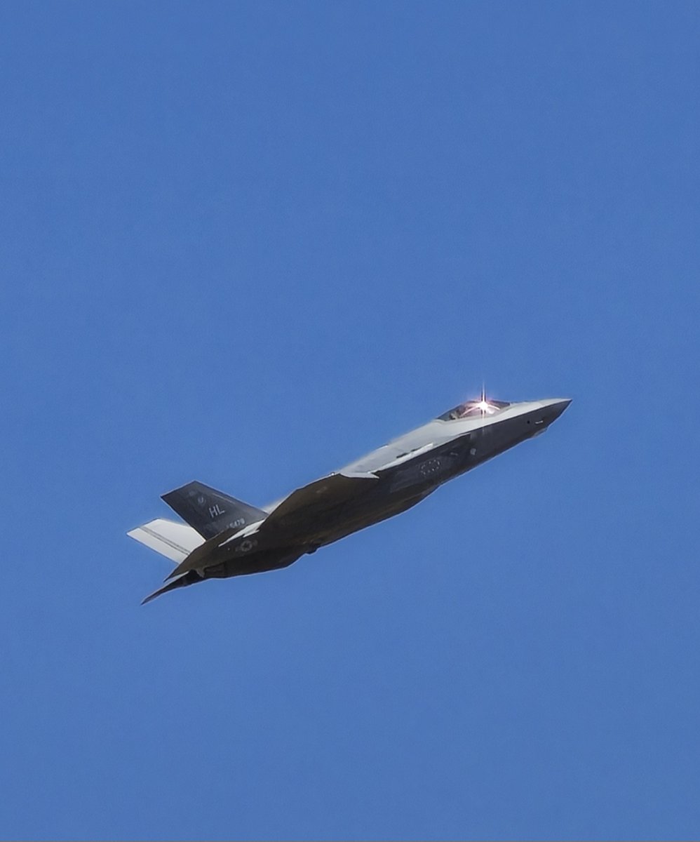 sugarpoultry's tweet image. Yesterday&apos;s @F35demoteam 🔥 #F35 #F35lightning #utah #WarriorsovertheWasatch #hillafb #airshow #airforce #S24 @SLCScanner