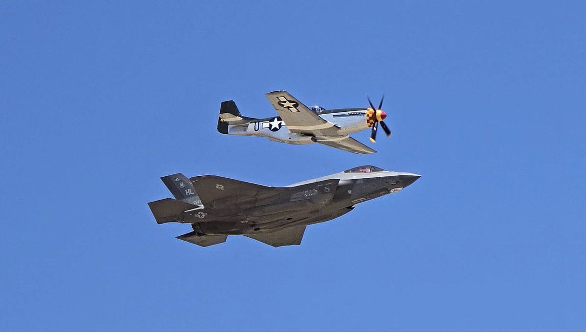sugarpoultry's tweet image. Yesterday&apos;s @F35demoteam 🔥 #F35 #F35lightning #utah #WarriorsovertheWasatch #hillafb #airshow #airforce #S24 @SLCScanner