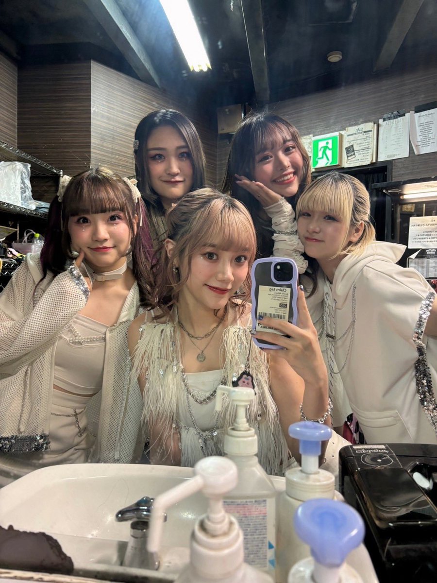 6月ラストLIVEありがとうございました💟

あっという間に過ぎていった6月だったけど、沢山えもめんの皆が会いに来てくれて、本当に嬉しかったし励みになってました🥲
み〜んな大好きです🫶本当にありがとう！！

#24emotions #にーよん