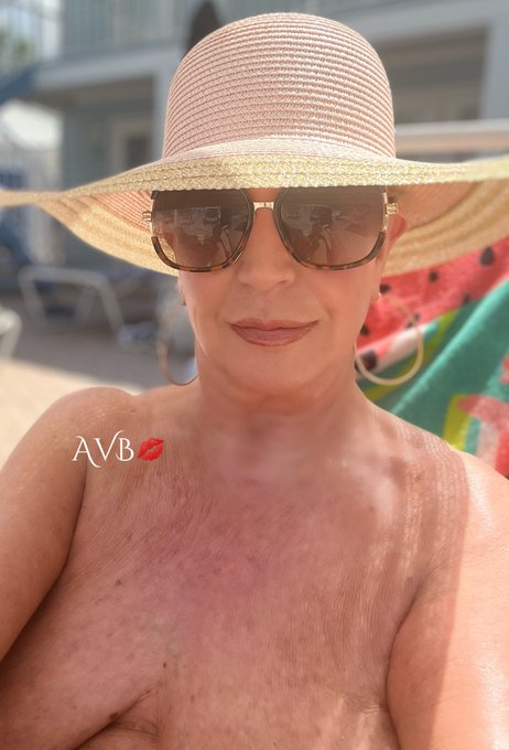 Happy naked Sunday from Florida! https://t.co/BDFRNo6QOv<a href="/tag/chat"class="tags"><span>#chat</span></a><a href="/tag/date"class="tags"><span>#date</span></a><a href="/tag/cam"class="tags"><span>#cam</span></a><a href="/tag/centralflorida"class="tags"><span>#centralflorida</span></a><a href="/tag/ocala"class="tags"><span>#ocala</span></a><a href="/tag/fmty"class="tags"><span>#fmty</span></a>