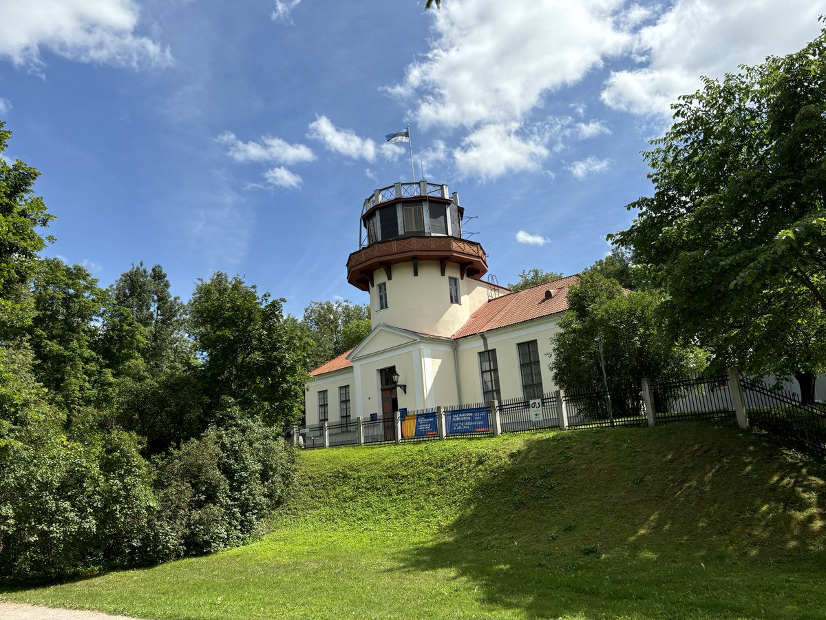 j_igarashi's tweet image. I explored a bit Tartu today. It’s a beautiful city. Also got my name card, conference t-shirt and mug at the venue. Just came back to accommodation for check in. #foss4ge #foss4g
