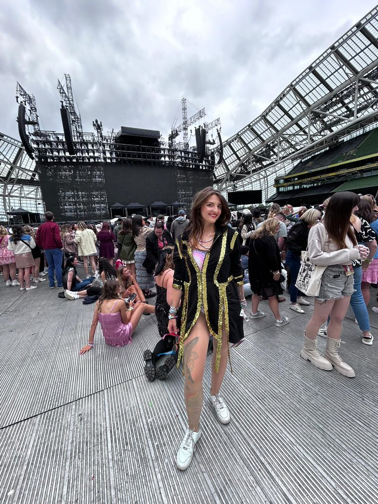 Tiajasmin55's tweet photo. #DublinTSTheErasTour Safe to say we’re ready for it 💅 @taylornation13 https://t.co/mUlv2NoLIn