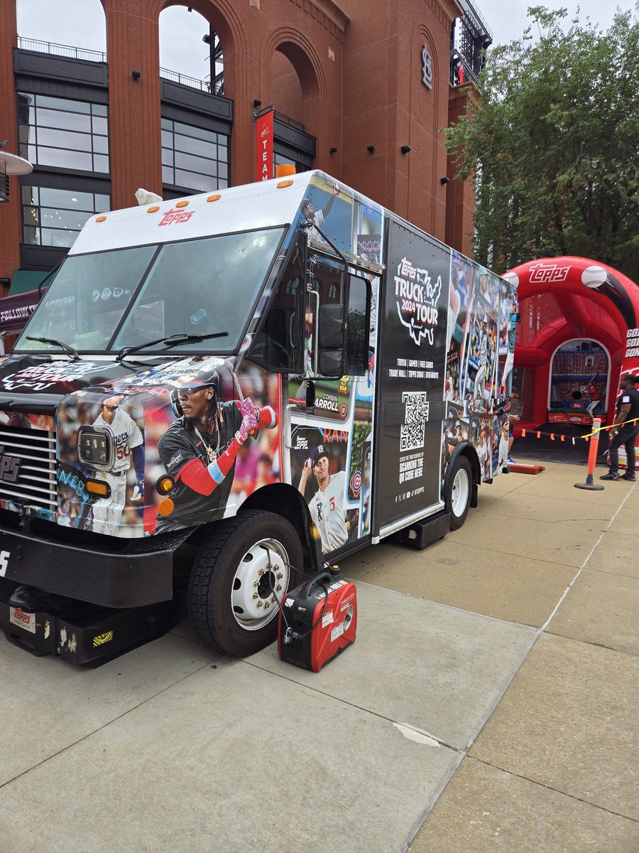 gmore75's tweet image. . @Topps thanks for the cards and giveaway at #Cardinals game.