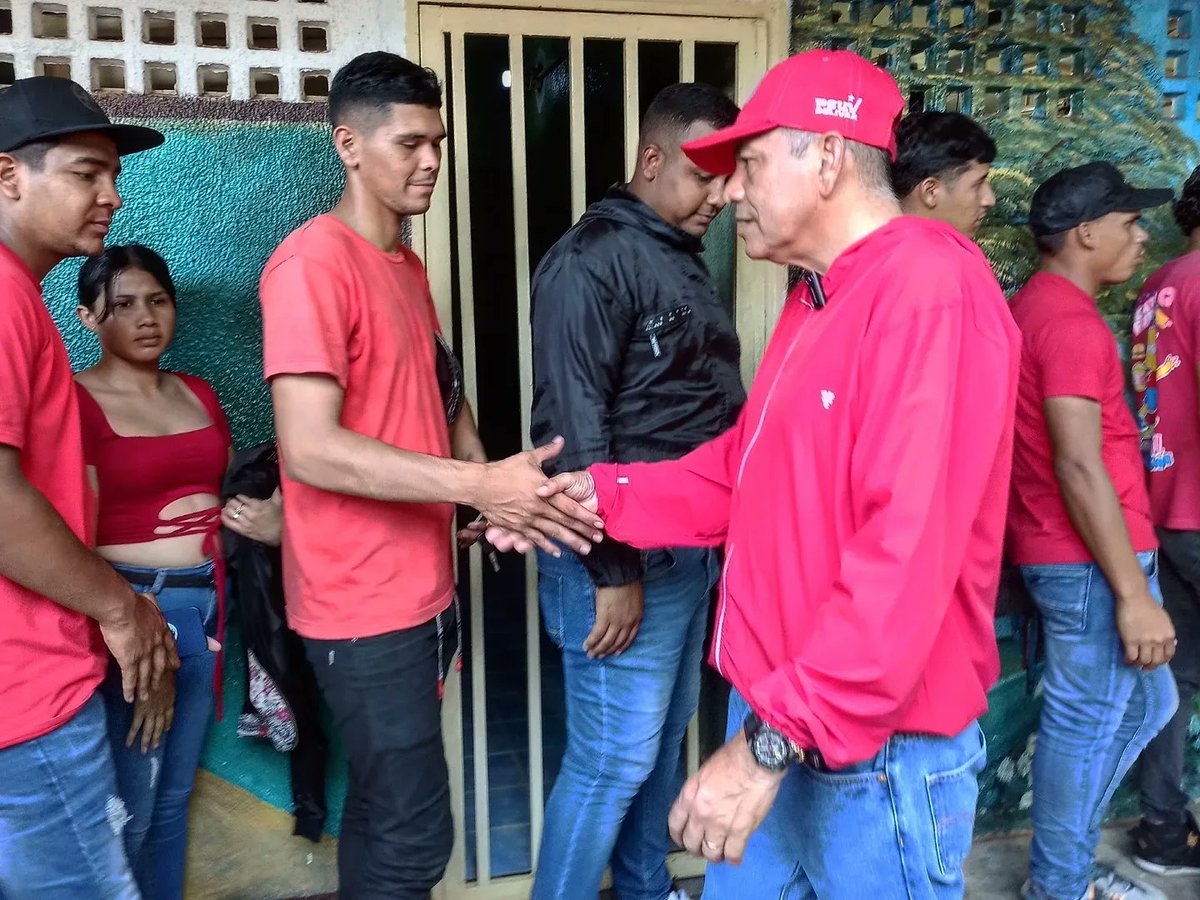 ISP_Bolivar's tweet photo. Extraordinaria demostración de democracia y conciencia en el simulacro electoral, rumbo a la victoria popular del próximo 28 de julio. Todo el pueblo de Bolívar está acá, respaldando al presidente @NicolasMaduro y la Revolución Bolivariana. ¡Yo voy a mi gallo pinto! https://t.co/cc3v3GEBkb