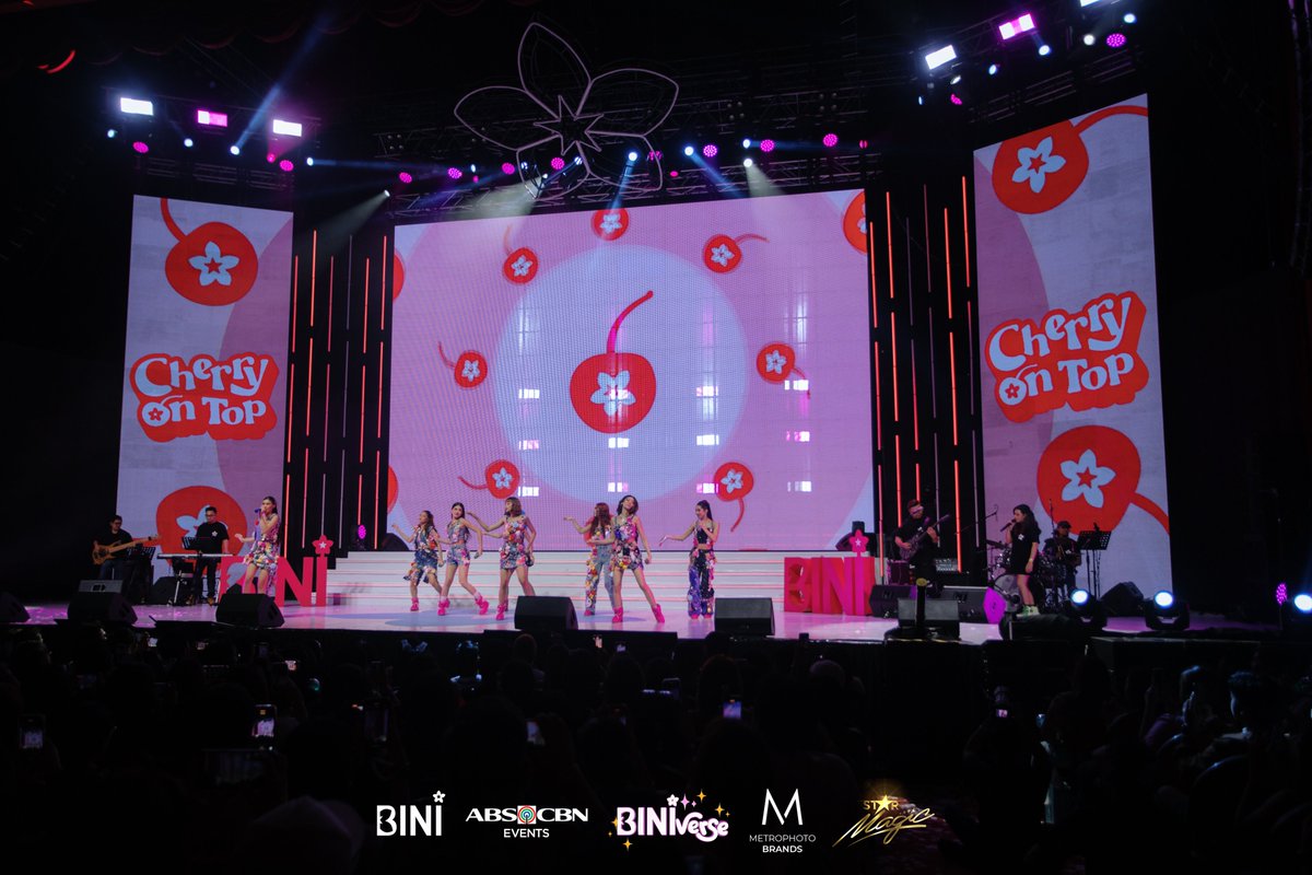 BINI_ph's tweet photo. #BINI : BL♾M wanted spice so BINI turned the heat up with their “Cherry On Top” live performance!🍒

Playing on your speakers real soon, mga best!! Just you waitt!😊

📹@metrophotoforbrands
#BINIverse1stSoloConD3
#BINIverse #BINIyahengJUNEpacked
#BINIverse_TheFirstSoloConcert https://t.co/Rzgte8aSDy