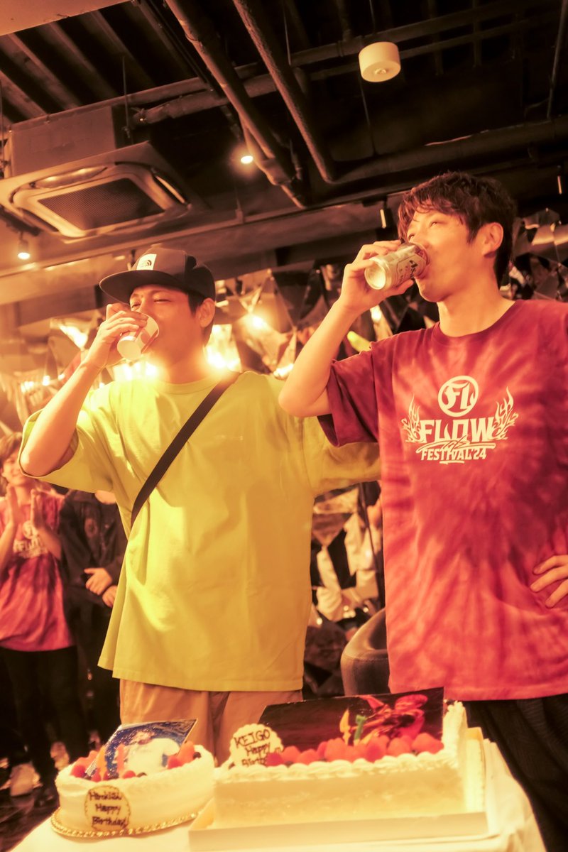 KEIGO_official's tweet photo. 2024.7.1
47歳になりました！
余韻とやりきった感とグチャグチャですけどもこんなにも幸せな気持ちの誕生日もないなと！6.29誕生日の #ORANGERANGE HIROKIと一緒に祝ってもらっちゃいました！
幸せになろうねHIROKI🤍🤣
#FTF2024 #FLOWフェス https://t.co/6eFxgDpjSA