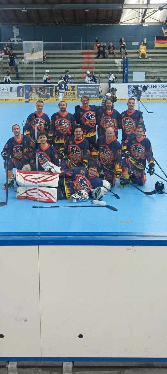 sgdtommy1953's tweet image. Hauptrundenmeister...💙🧡🏒🥅