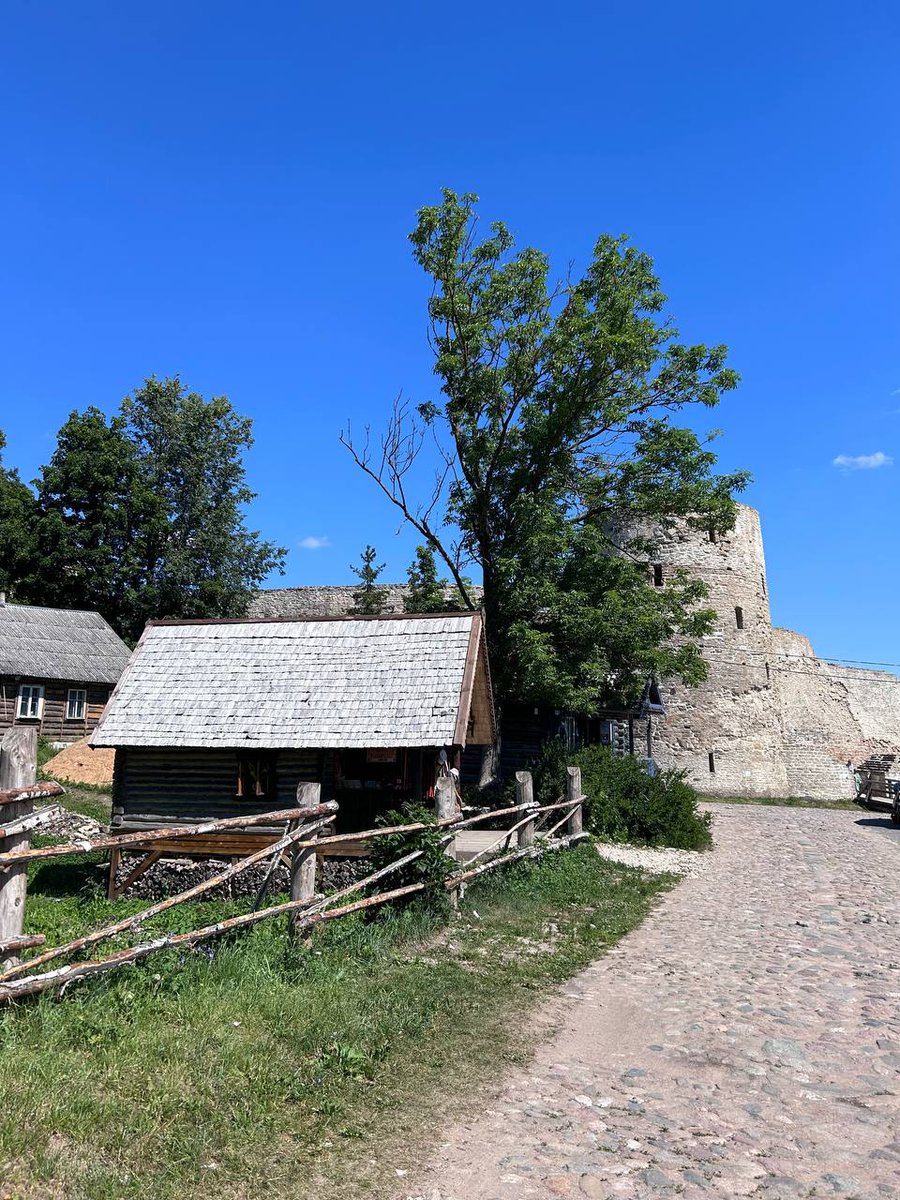 AnderCaptain's tweet photo. Изборск - исток русской государственности наравне с Великим Новгородом с 862 года https://t.co/72b11WH952