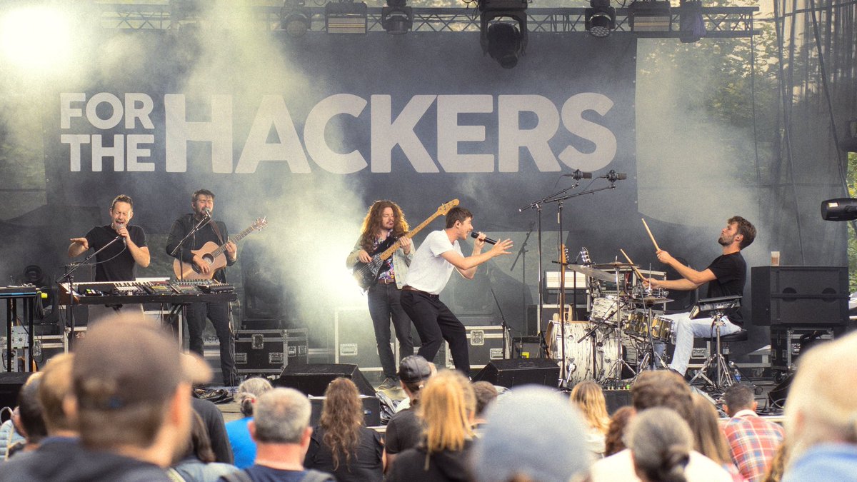 ForTheHackers's tweet photo. 🔥Les Barons du Son vous étiez exceptionnels 🎉 Merci à toute l’organisation pour cette magnifique édition, le site, la soirée : tout était excellent : Bravo à toutes et à tous 🎸

📸 Saint Lalonde https://t.co/QylQueXaSq