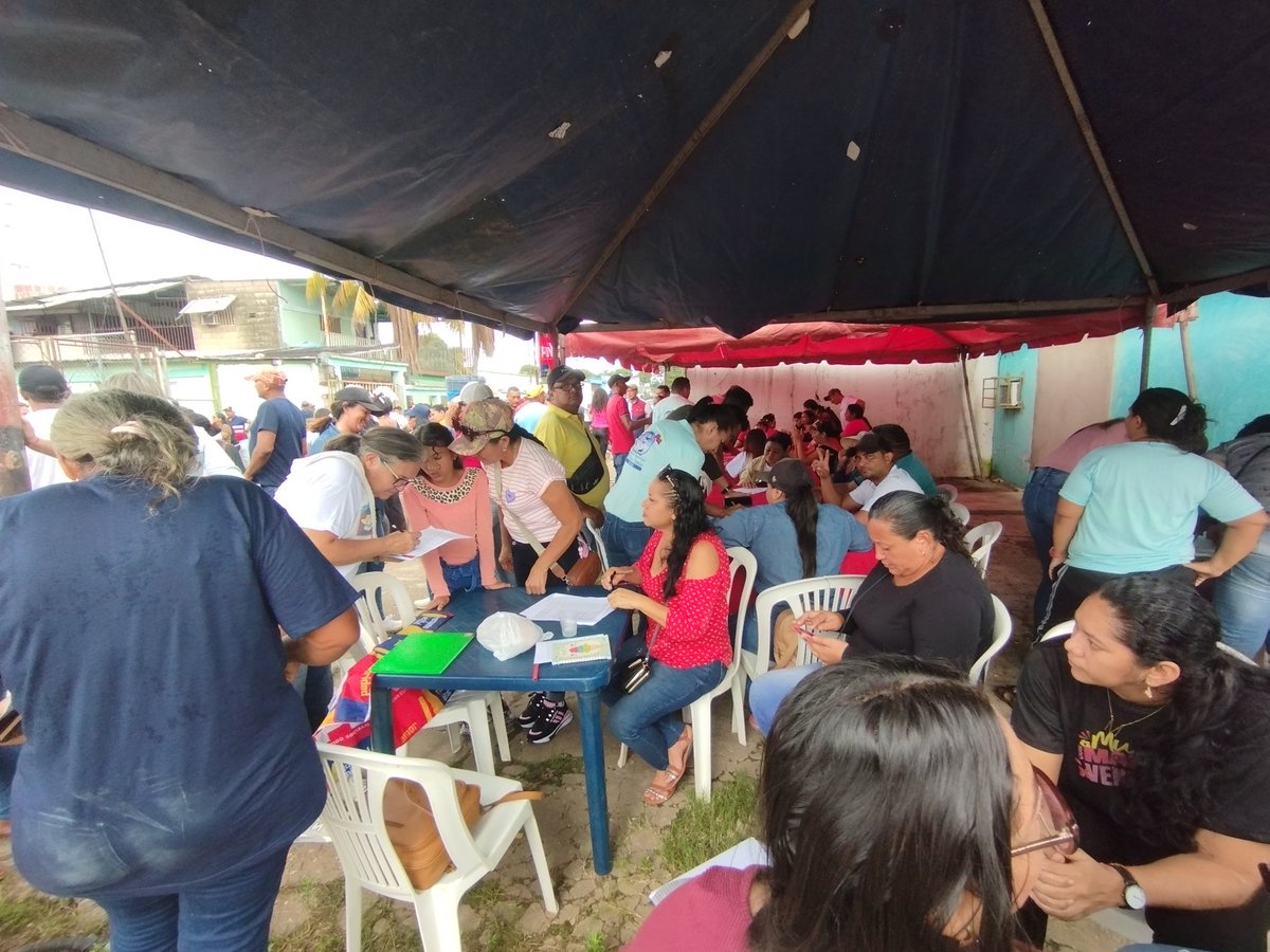 MunozPsuv's tweet photo. #SimulacroPorLaPaz 
#EnFotos 📸 | Así se encuentra el pueblo del Mcpio Muñoz en los centros de votación instalados para esta Jornada de Simulacro Electoral, rumbo a las próximas elecciones del #28Jul.
@NicolasMaduro @PartidoPSUV @jorgerpsuv @dcabellor @eduardopiate2 https://t.co/n6SbwFSk8K