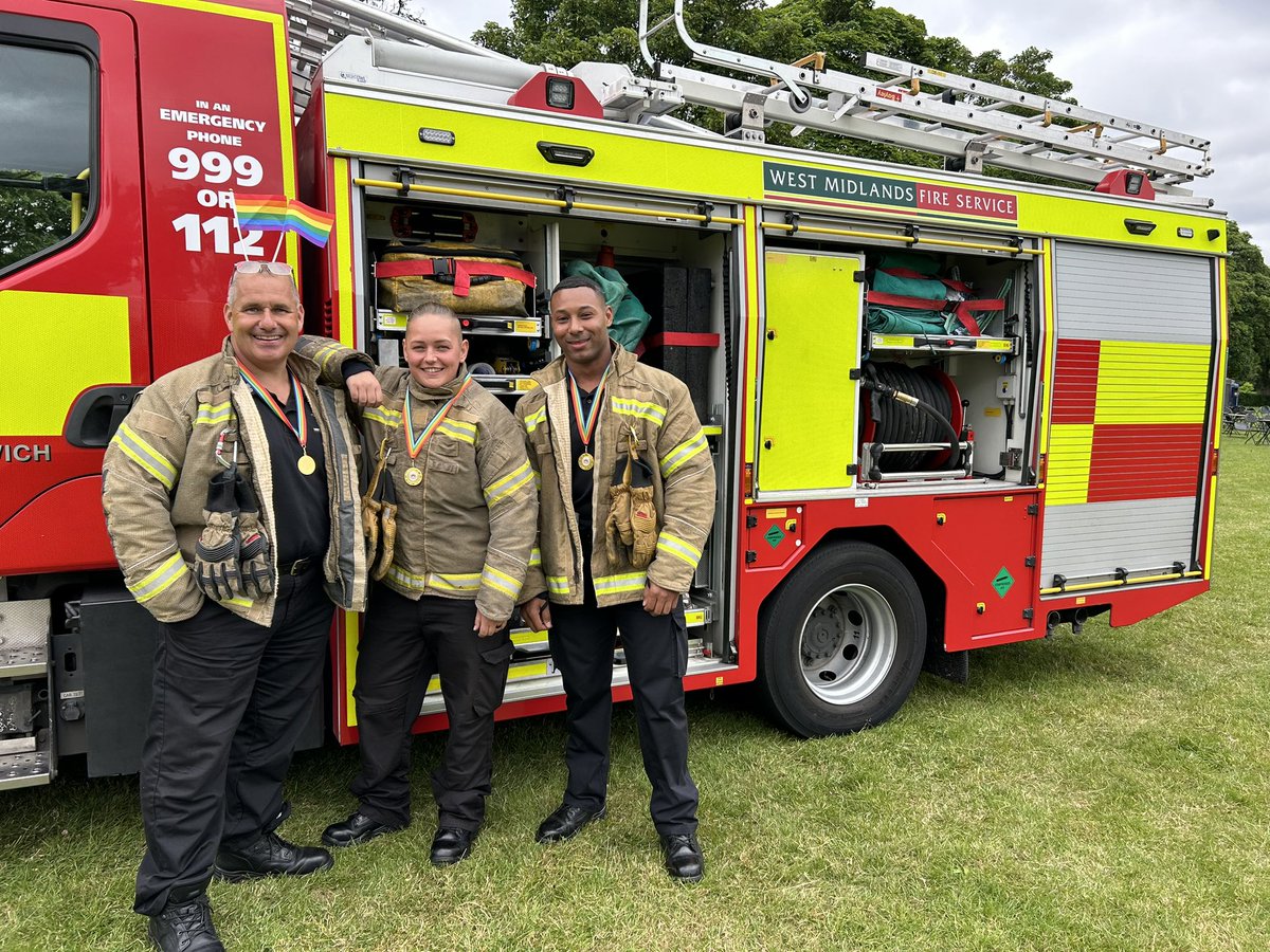 White watch spending some time this afternoon with #sandwellpride #visitsandwell at Dartmouth Park. 
Great event and see you next year. 
<a href="/WestMidsFire/">West Midlands Fire Service</a>