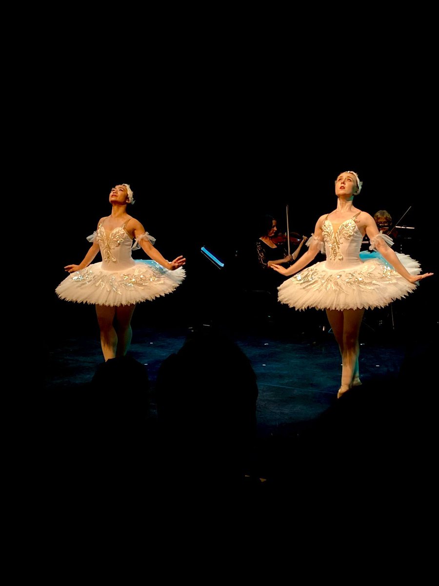 SlwTreeConcerts's tweet photo. The wonderful Rachel Yan Ting Li and Rachel Armstrong with Mercury Strings at the Waterside Arts Centre last night. @SaleFestival 
#SadItsOver #ballet #SaleM33 #StringQuartet #music https://t.co/r8wMmPaXTn