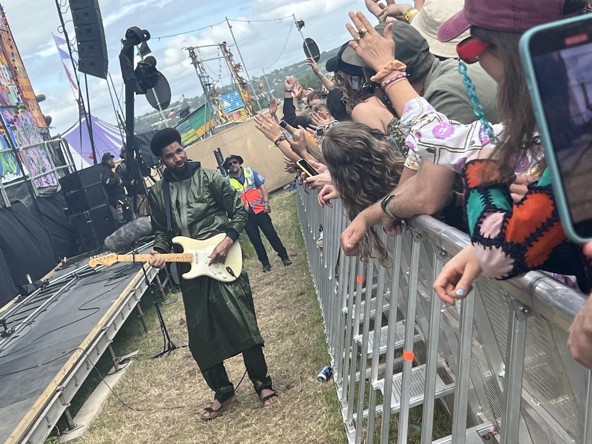 Glastonbury Live tweet media