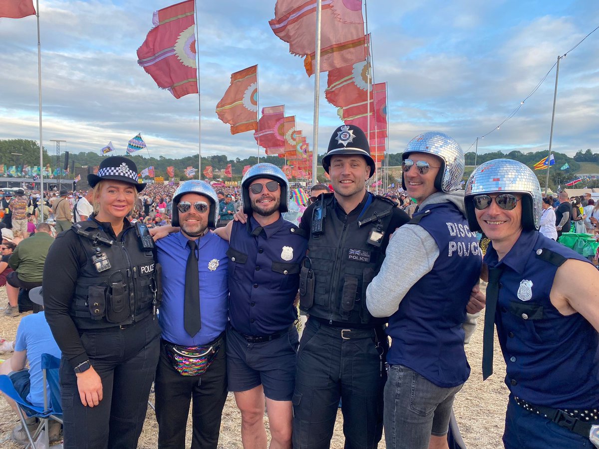 PoliceAtGlasto's tweet photo. That's right @alvvaysband the #PartyPolice are here ready and waiting for you kick of your set.
Can you tell which they are and which are genuine @PoliceAtGlasto officers though? 🤪
#Glastonbury2024 https://t.co/GfeEghpk22