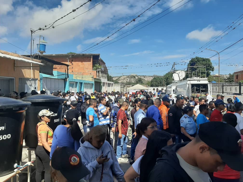 #30Jul 📸 #EnFotos El #SimulacroPorLaPaz 🗳️🇻🇪 con amplia afluencia en el centro de votación UEN Creación Barrios del Oeste de la parroquia Guerrera Ana Soto del municipio #Iribarren estado #Lara

#SimulacroPorLaPaz
#SimulacroPorLaPaz