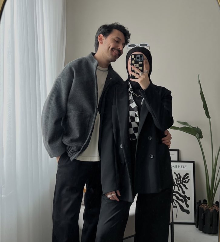 “dünya soğur, akşam serinlerken. benim sensiz sevinecek bir şeyim yok.”