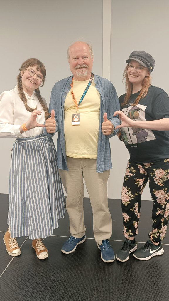 Got to meet one of the more famous (and most memed?) Finnish actors, Jarmo Koski in #kotaeexpo! He was such a charming personality, I hope he will appear in a convention again someday! 💕